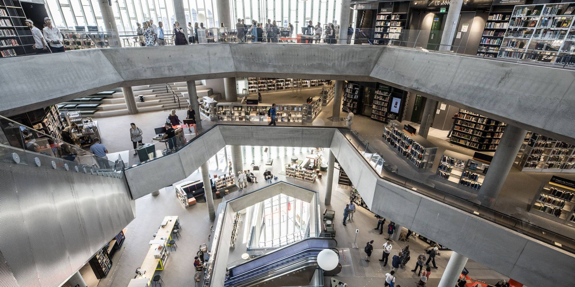 Interiørbilde fra Deichman i Bjørvika