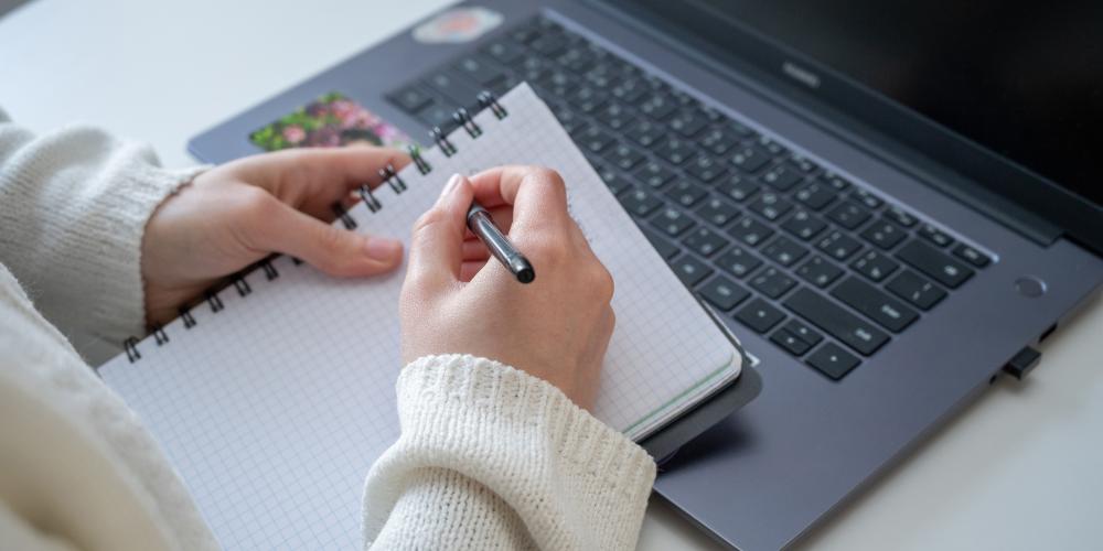 Vil du jobbe som studentassistent på emnet Profesjonsfag: lærerrollen, undervisning og elevmøtet, våren 2026?