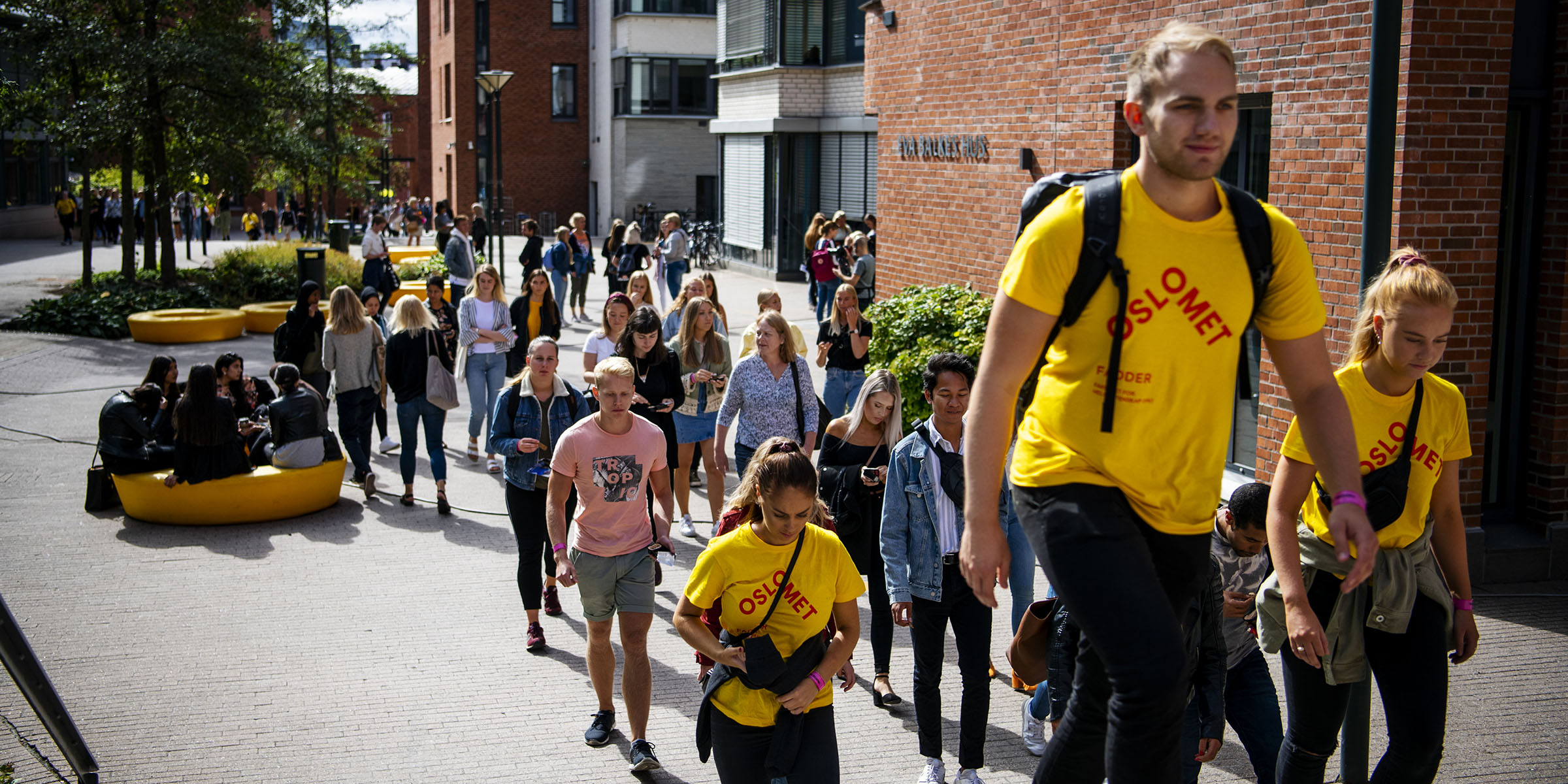 Faddere og nye studenter på campus Pilestredet