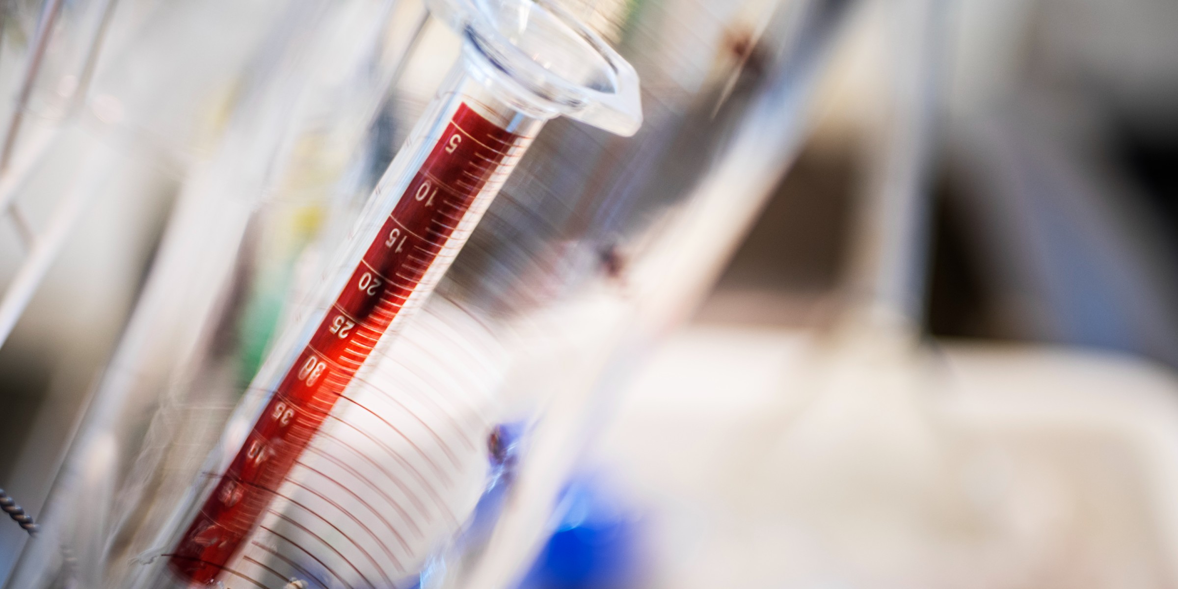 Nærbilde av et reagensrør.