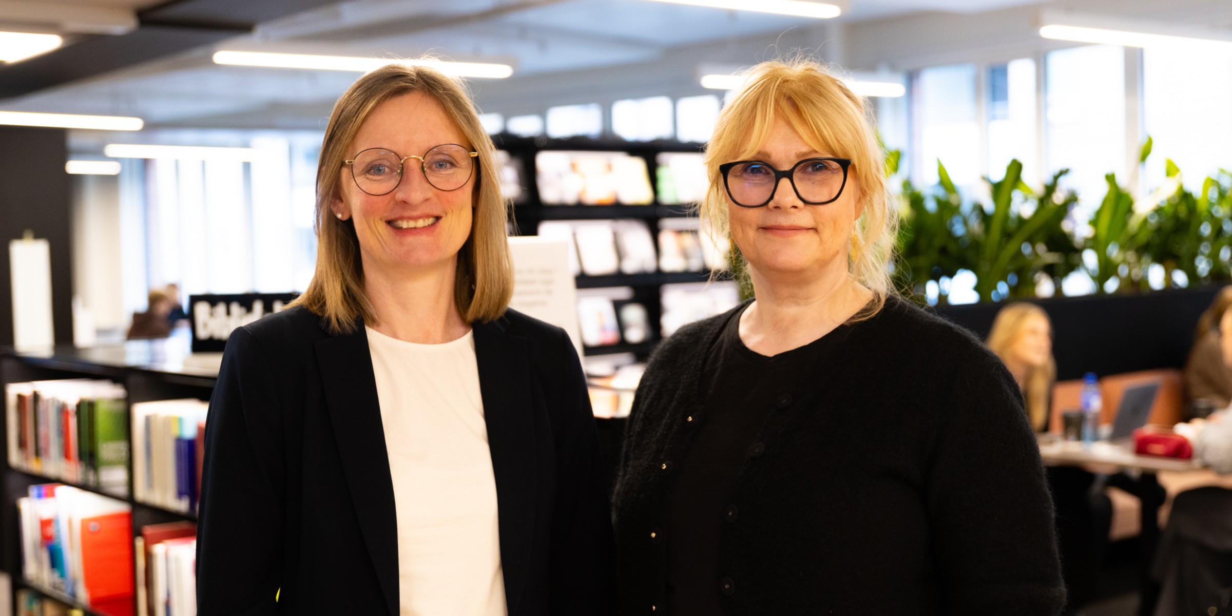Library director, Hege Undem Store (left), and head of section at the University Library, Gry Bettina Moxnes.