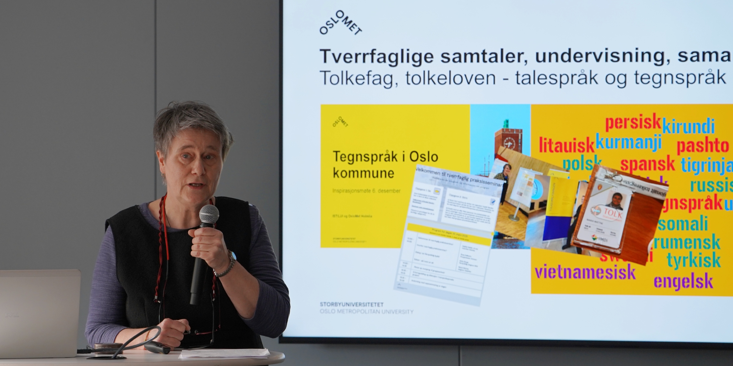  Maria Wattne held ein mikrofon og presenterer.